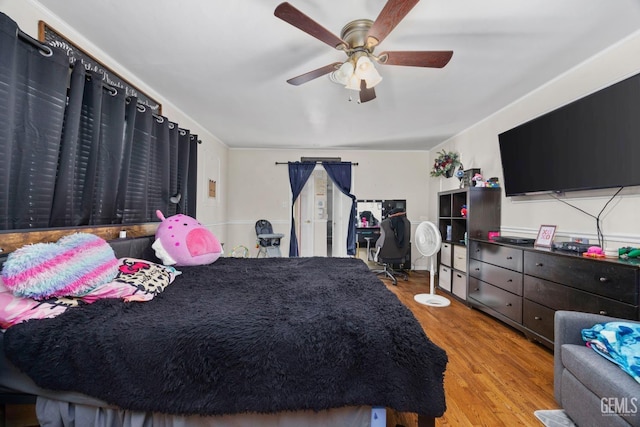 bedroom with a ceiling fan and light wood-style floors