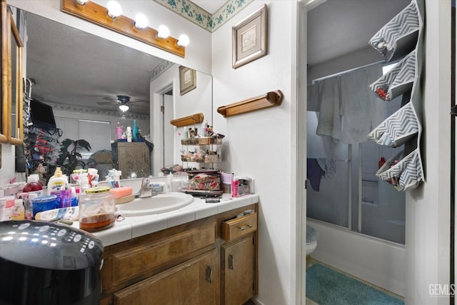 6009 Cedar Glen Ln, Bakersfield, CA 93313 - full bath with vanity, a ceiling fan, toilet, and bath / shower combo with glass door