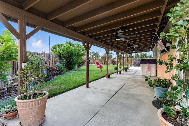 8907 Stevie Ct, Bakersfield, CA 93313 - fenced backyard featuring ceiling fan and a patio area