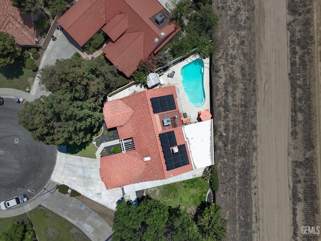 812 Mazatlan Dr, Bakersfield, CA 93314 - view of subject property featuring a pool