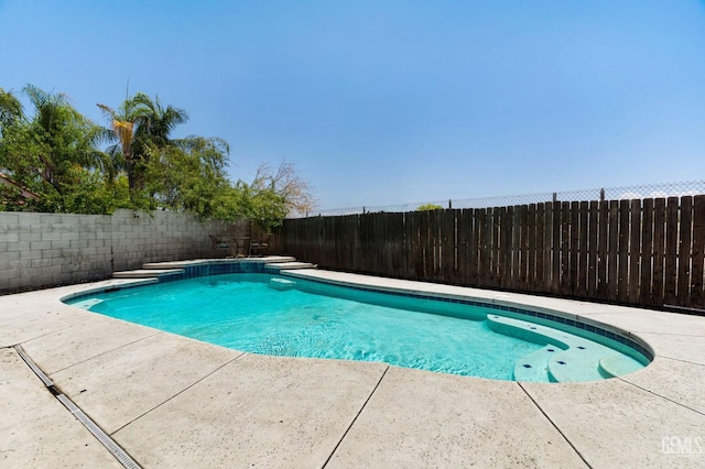 812 Mazatlan Dr, Bakersfield, CA 93314 - view of swimming pool featuring a fenced backyard and a patio area