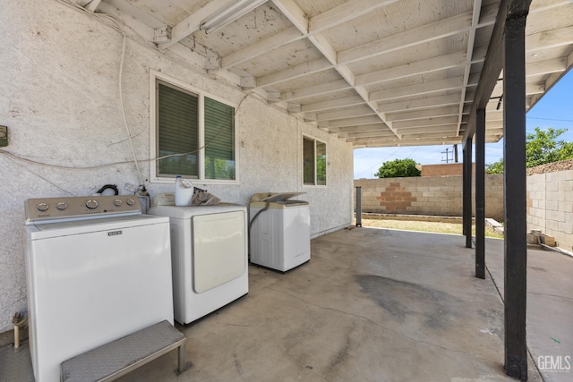 2110 Center St, Bakersfield, CA 93305 - laundry area featuring washing machine and clothes dryer
