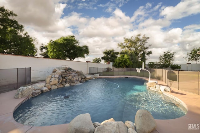 1705 Briercliff Ct, Bakersfield, CA 93311 - view of swimming pool