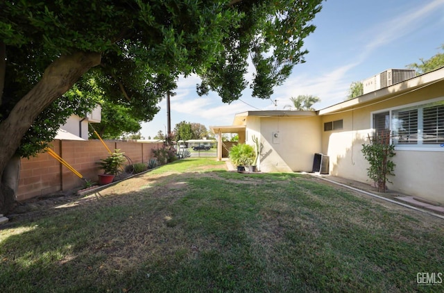 view of yard featuring a fenced backyard