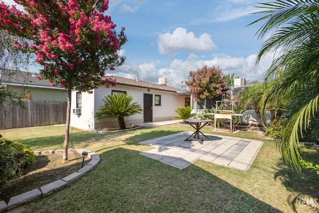 2702 Worthington Ave, Bakersfield, CA 93308 - view of yard with a patio area