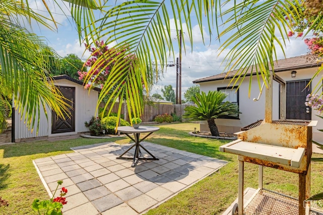 2702 Worthington Ave, Bakersfield, CA 93308 - view of patio / terrace featuring a storage unit