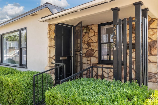 2702 Worthington Ave, Bakersfield, CA 93308 - entrance to property with stone siding and stucco siding