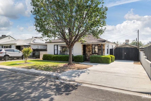 2702 Worthington Ave, Bakersfield, CA 93308 - bungalow-style home featuring a fenced front yard, a gate, and stucco siding
