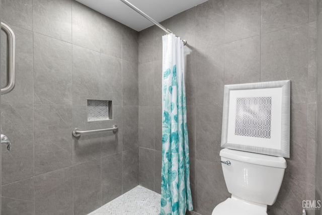 2702 Worthington Ave, Bakersfield, CA 93308 - full bath featuring a tile shower and tile walls