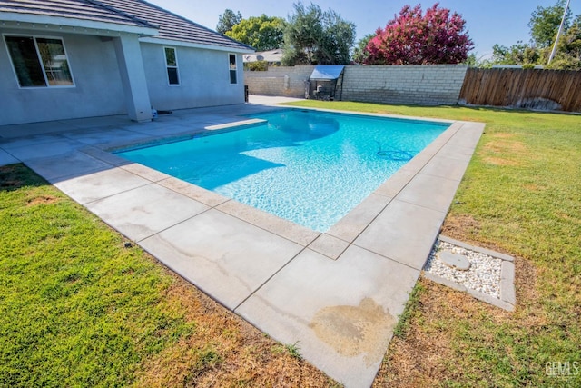 1850 Verdugo Ln, Bakersfield, CA 93312 - view of pool featuring a fenced backyard and a patio area