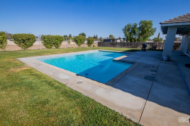 1850 Verdugo Ln, Bakersfield, CA 93312 - view of swimming pool featuring a fenced backyard and a patio