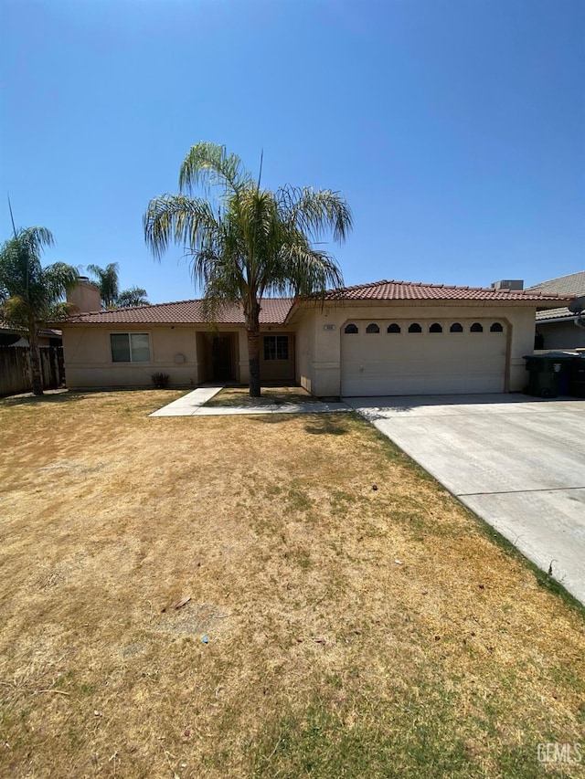 view of front facade with a garage and a front yard