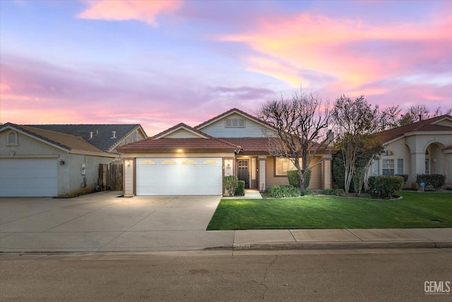 view of front facade featuring a garage and a lawn