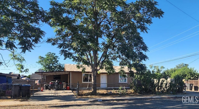 200 Browning Rd, Mc Farland, CA 93250 - ranch-style home with a fenced front yard and a carport