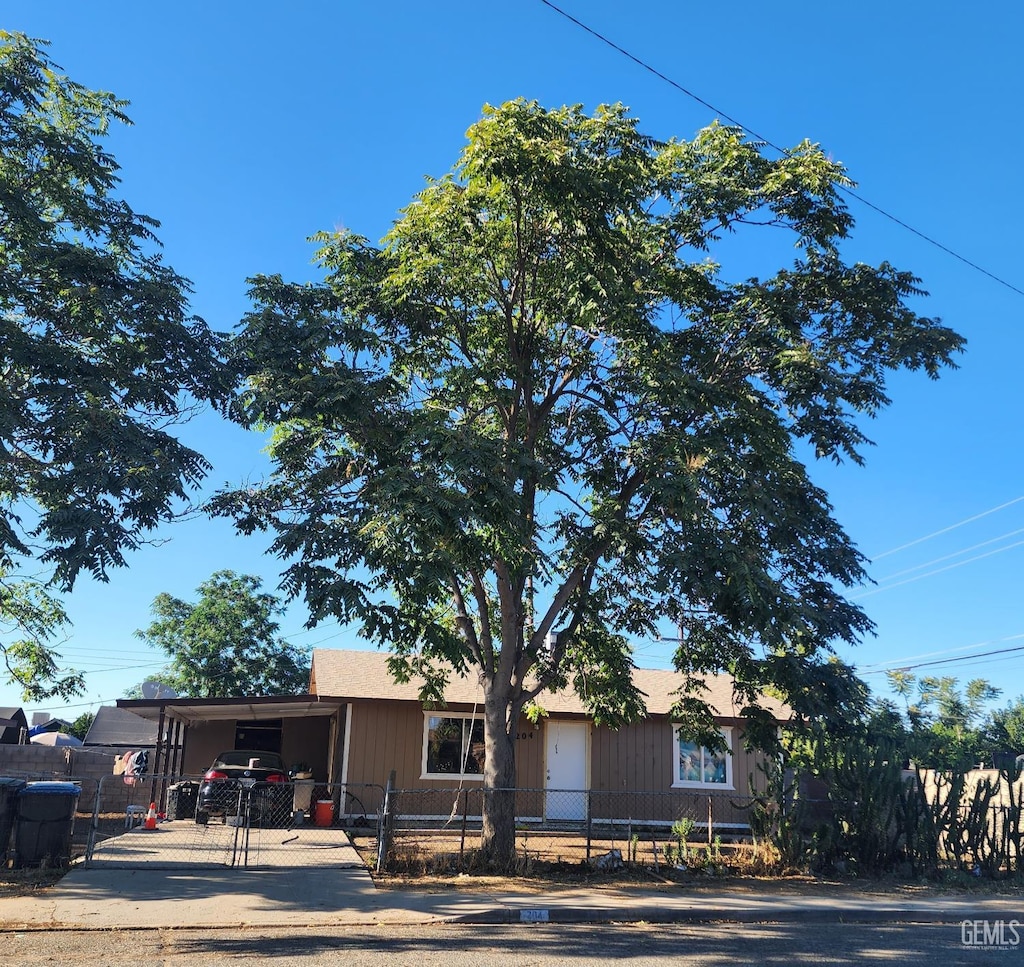200 Browning Rd, Mc Farland, CA 93250 - ranch-style home with an attached carport, a fenced front yard, and a gate