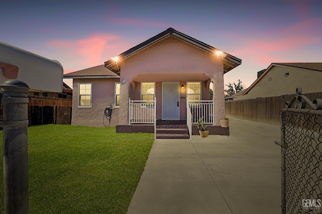 814 Eureka St, Bakersfield, CA 93305 - view of front facade featuring covered porch and stucco siding