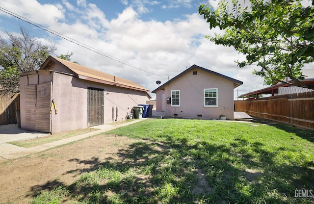 814 Eureka St, Bakersfield, CA 93305 - rear view of property with stucco siding, a fenced backyard, and crawl space