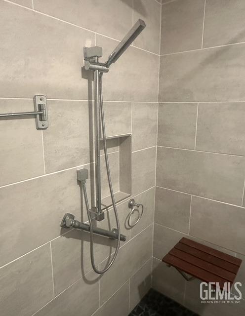 full bathroom featuring a stall shower