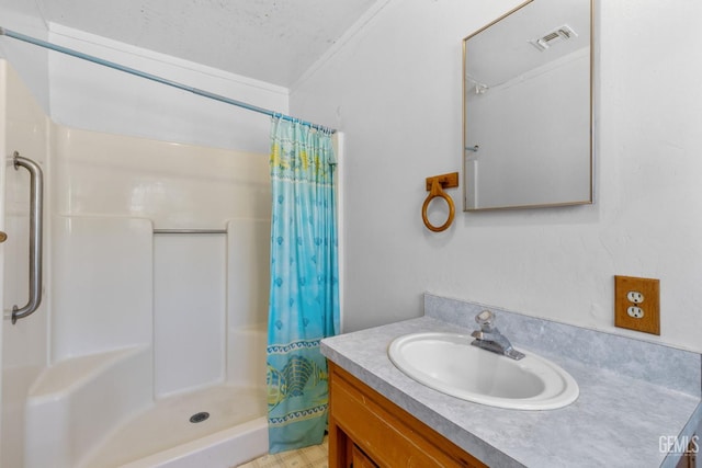 38579 Payne Way, Caliente, CA 93518 - full bathroom featuring vanity and a shower with curtain