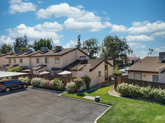 7800 Westfield Rd Unit 28, Bakersfield, CA 93309 - exterior space with a residential view