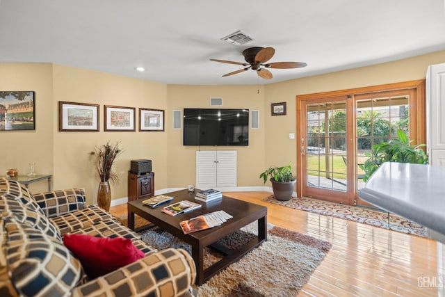 living area with baseboards, visible vents, a ceiling fan, wood finished floors, and recessed lighting