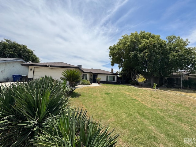 6301 Scenic Way, Bakersfield, CA 93309 - view of yard featuring an attached garage