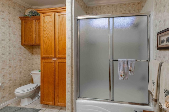 full bath featuring toilet, crown molding, combined bath / shower with glass door, tile patterned flooring, and wallpapered walls