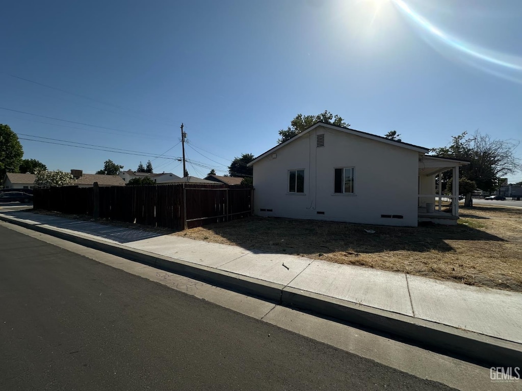 131 Bernard St, Bakersfield, CA 93305 - view of side of home
