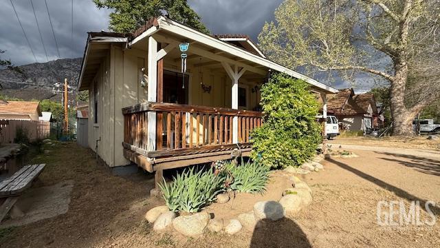 view of front of property featuring covered porch