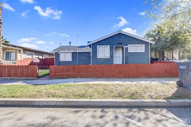 113 Lucard St, Taft, CA 93268 - view of front of house featuring a fenced front yard
