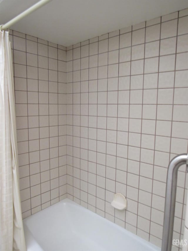 bathroom with shower / bath combo with shower curtain