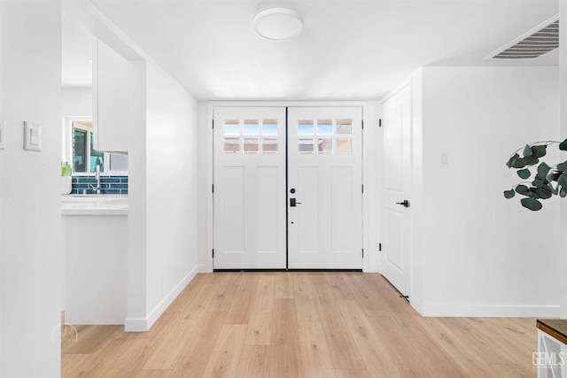 3700 Christmas Tree Ln, Bakersfield, CA 93306 - entrance foyer with light wood-style floors