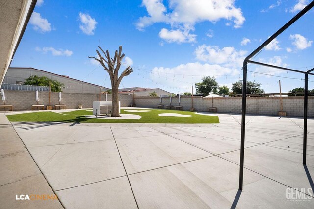 4620 Taft Hwy, Bakersfield, CA 93313 - fenced backyard with a patio