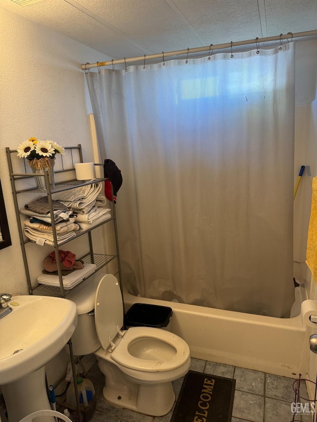 full bath featuring a textured ceiling, a textured wall, toilet, a sink, and shower / bath combo