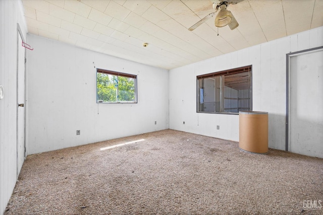 empty room with carpet flooring and a ceiling fan