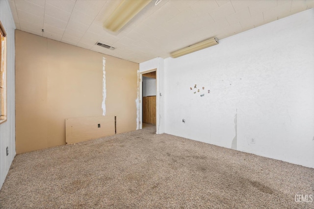 empty room featuring visible vents and carpet floors