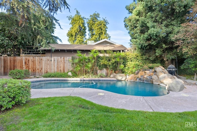 view of pool featuring a yard