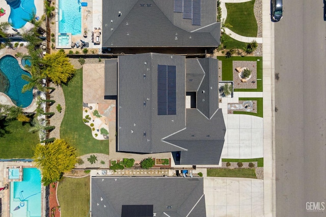 14822 Plumeria Ct, Bakersfield, CA 93314 - bird's eye view of a pool