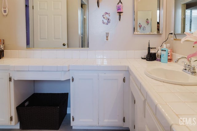 7116 Jolynn St, Bakersfield, CA 93308 - bathroom with double vanity