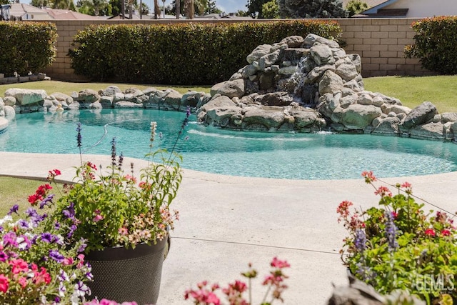 7116 Jolynn St, Bakersfield, CA 93308 - view of pool