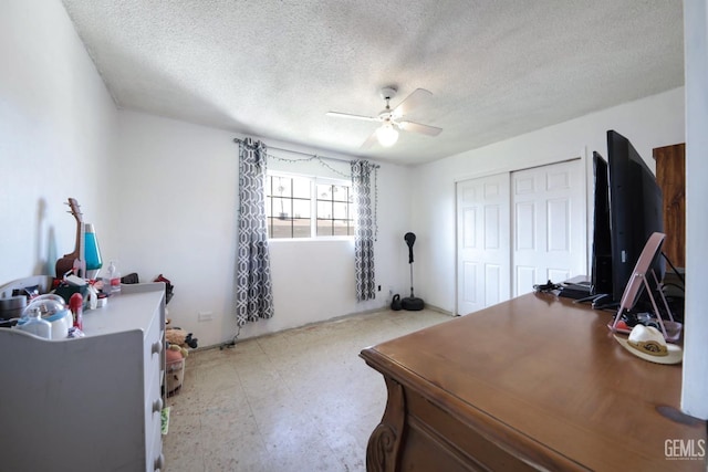 office space with ceiling fan and a textured ceiling