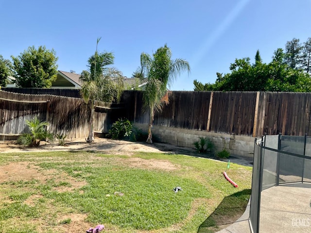 2304 Mountain Oak Rd, Bakersfield, CA 93311 - view of fenced backyard