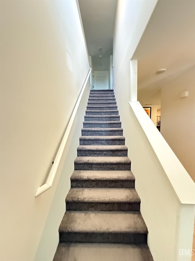 6009 Cardano Ave, Bakersfield, CA 93313 - view of stairway