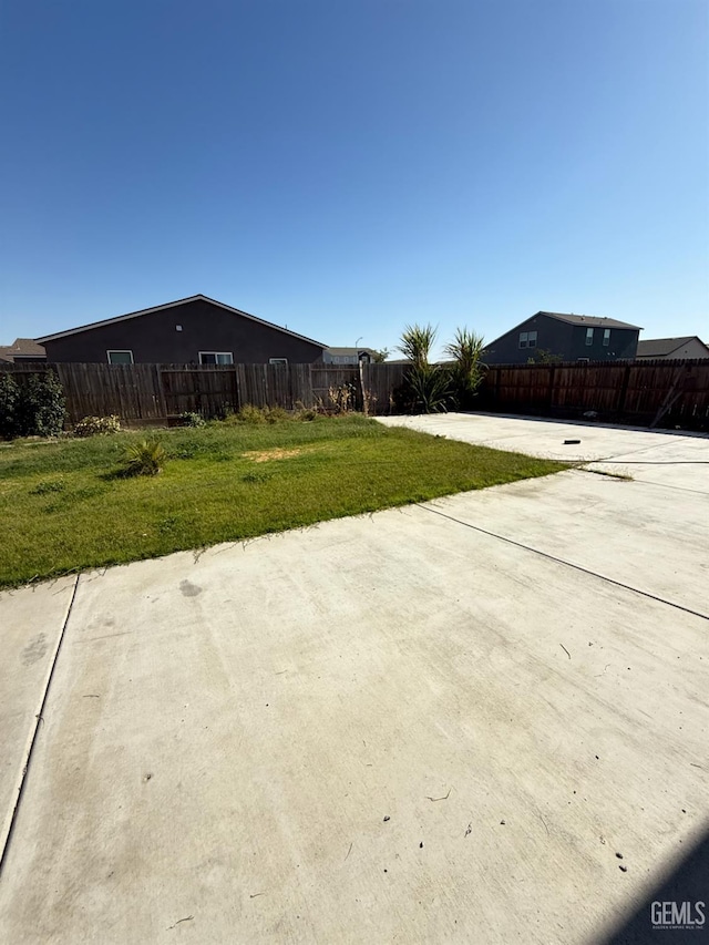6009 Cardano Ave, Bakersfield, CA 93313 - view of yard with a patio