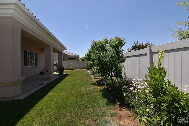 5712 Wisteria Valley Rd, Bakersfield, CA 93306 - view of yard