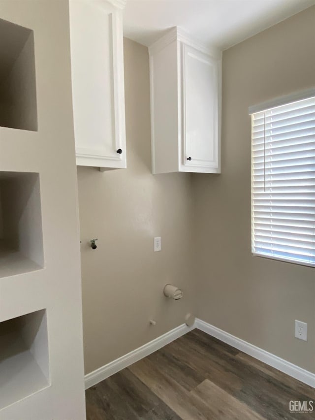 4700 Caliente Bodfish Rd, Caliente, CA 93518 - washroom with dark wood finished floors and baseboards