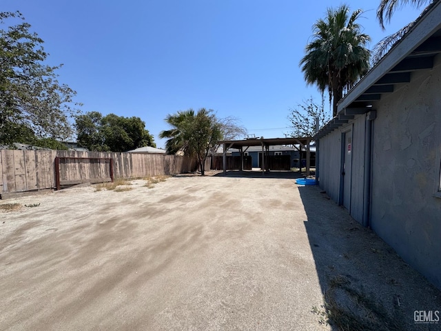 2912 Wilson Rd, Bakersfield, CA 93304 - view of yard