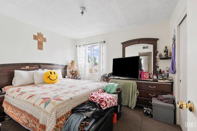 131 Eye St, Bakersfield, CA 93304 - bedroom with a closet, carpet, and a textured ceiling