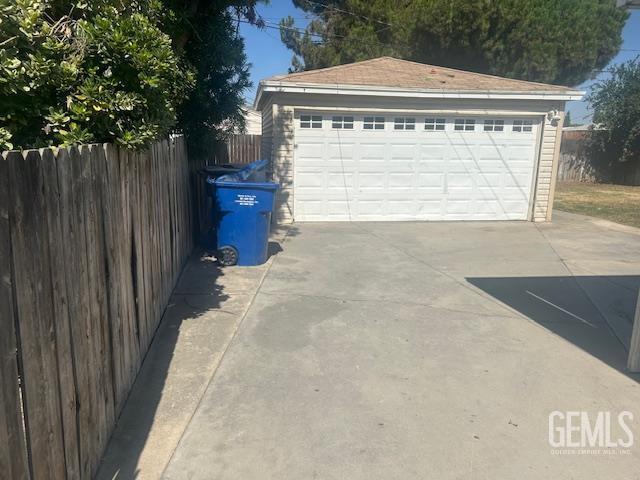 113 Griffiths St, Bakersfield, CA 93309 - photo 17