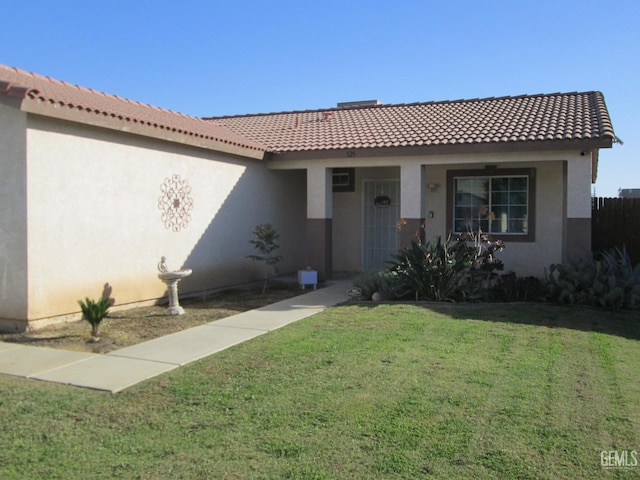 view of front facade featuring a front yard